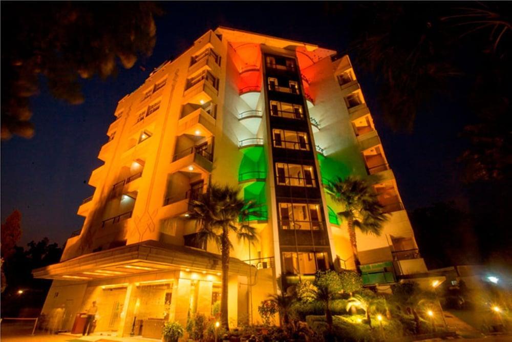 Country Inn & Suites Haridwār Extérieur photo